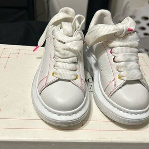 lol girls Alexander McQueen only worn once size 25
